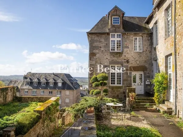 Maison 8 pièces 215 m²