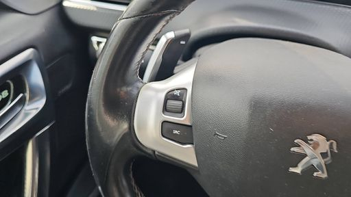 Peugeot 2008 1.2 PureTech 82 EAT6 - Active – 2017 – 151891 km – Essence – Boîte Automatique — photo 19