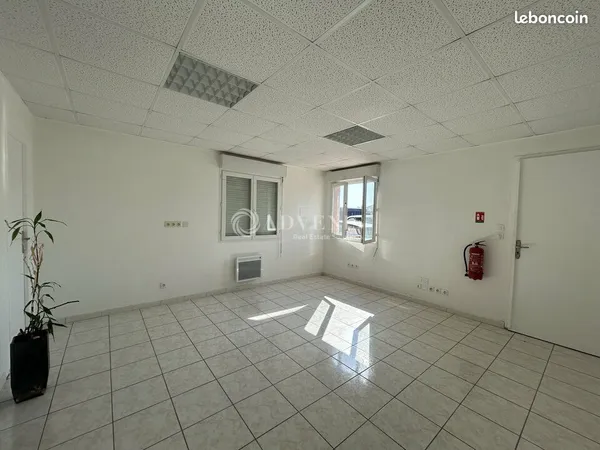 Bureau 50 m²