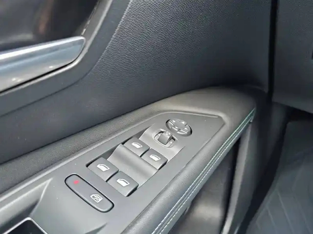 Peugeot 3008 phev hybrid 180 eat8 — photo 17