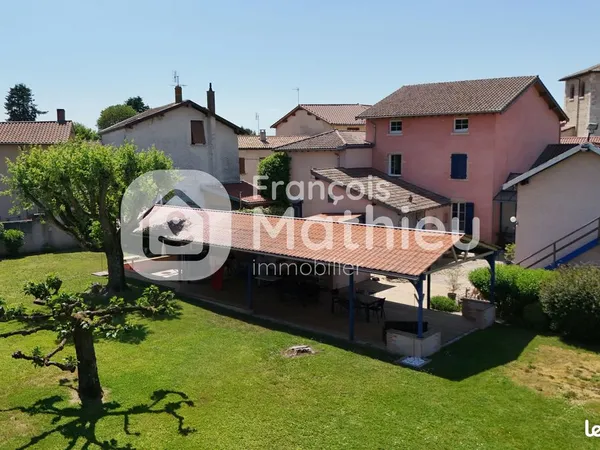 Propriété 6 pièces 224 m²