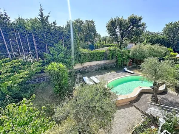 Haut de villa avec jardin privatif et piscine Vence, quart