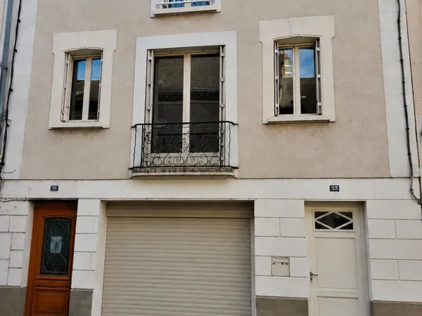 Maison familiale : 3 chambres, garage, cour, balcon