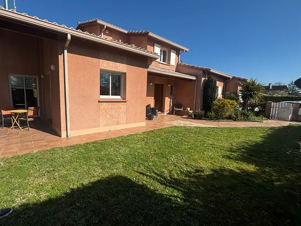 Villa Castanet Tolosan 5 pièce(s) , en impasse, proche des commodités avec piscine