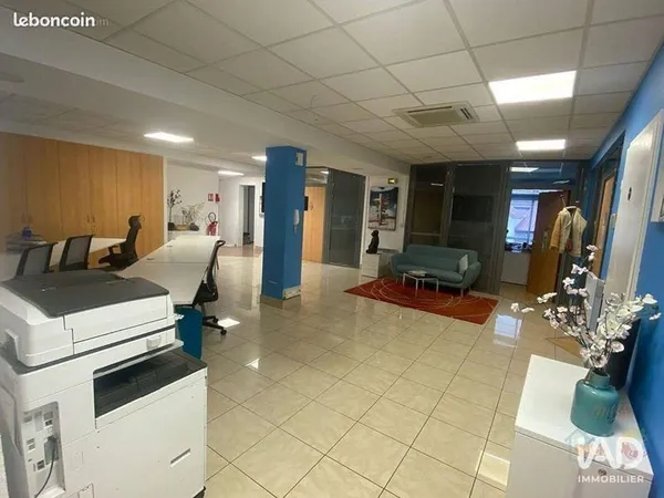 Commerce 212 m²
