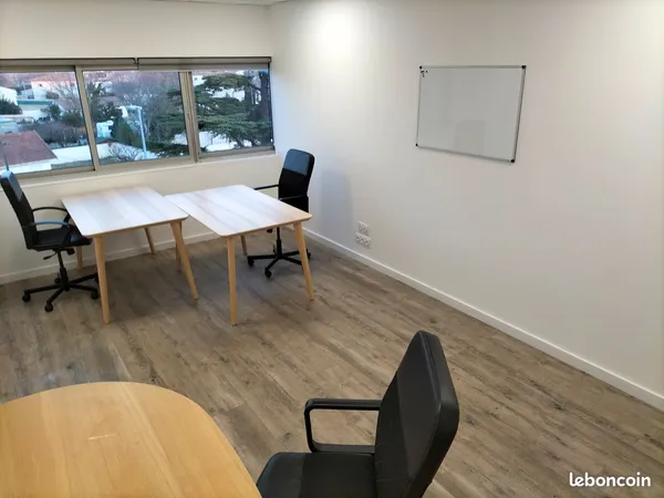 Bureau équipé