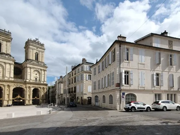 Studio en plateau de 23 m² de surface utile — vue cathédrale