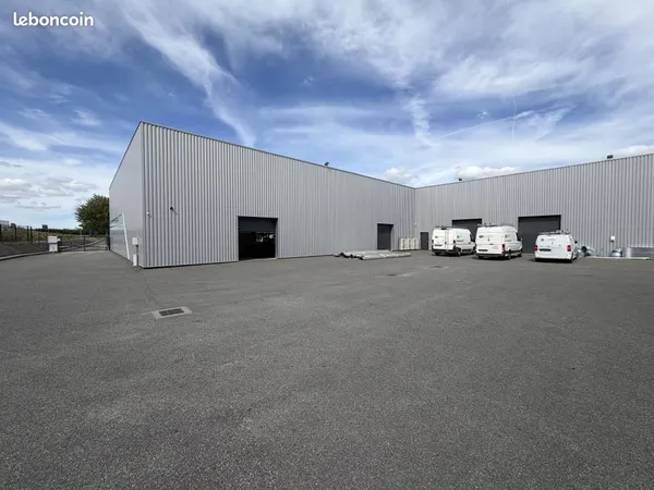 Local 690 m²