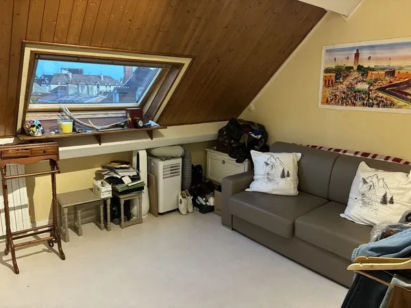 Studio étudiant , habitable de suite = 40.000E