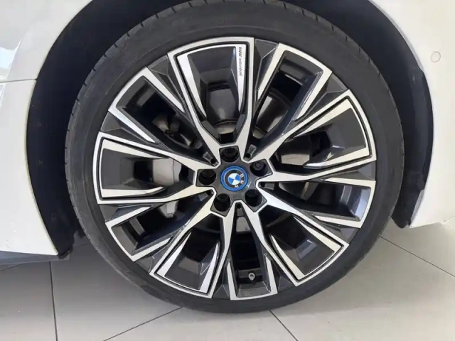 Bmw I4 edrive40 340 ch bva — photo 16