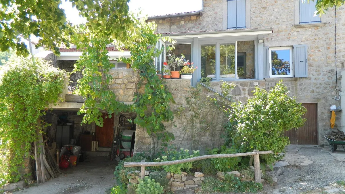 Photo 1