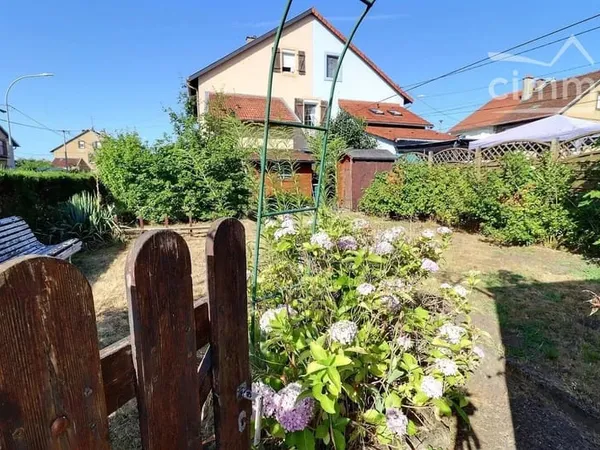 Maison mitoyenne à rénover de 83.73 m² avec jardin à PETITE ROSS