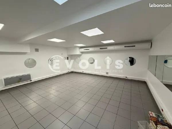 Local commercial 203 m²