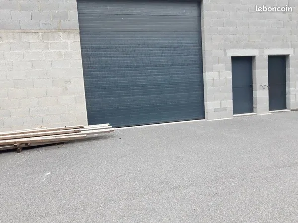 Local d'activité 300 m²