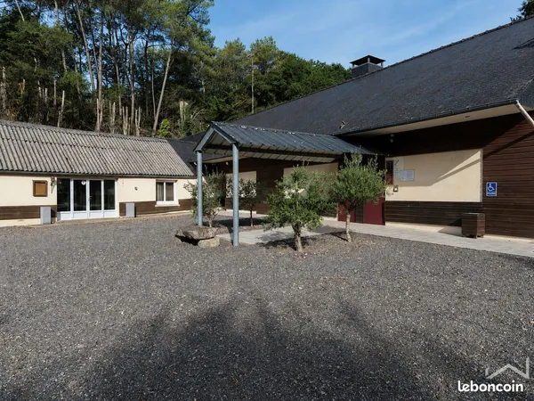 Local 800 m² La Chapelle-de-Brain
