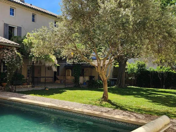 Maison 9 pièces 330 m²