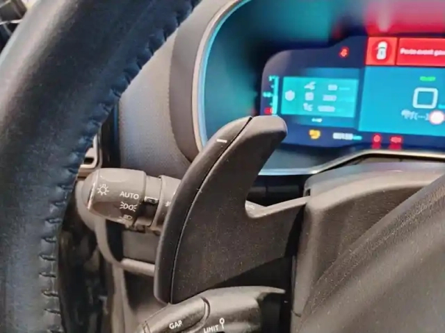 Citroën C5 Aircross hybride rechargeable 225 e-eat8 shine — photo 17