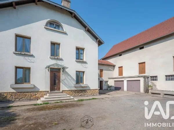Maison 9 pièces 216 m²