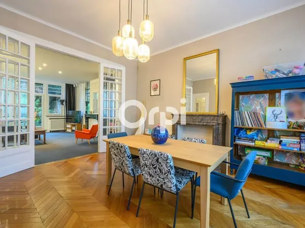 Maison 6 pièces 353 m²