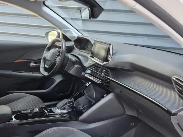 Peugeot 208 e- 136ch active — photo 15