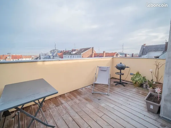 Duplex 5 pièces au dernier étage, refait à neuf avec terrasse et vue sur la cathédrale
