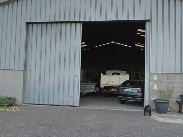 Loue hangar