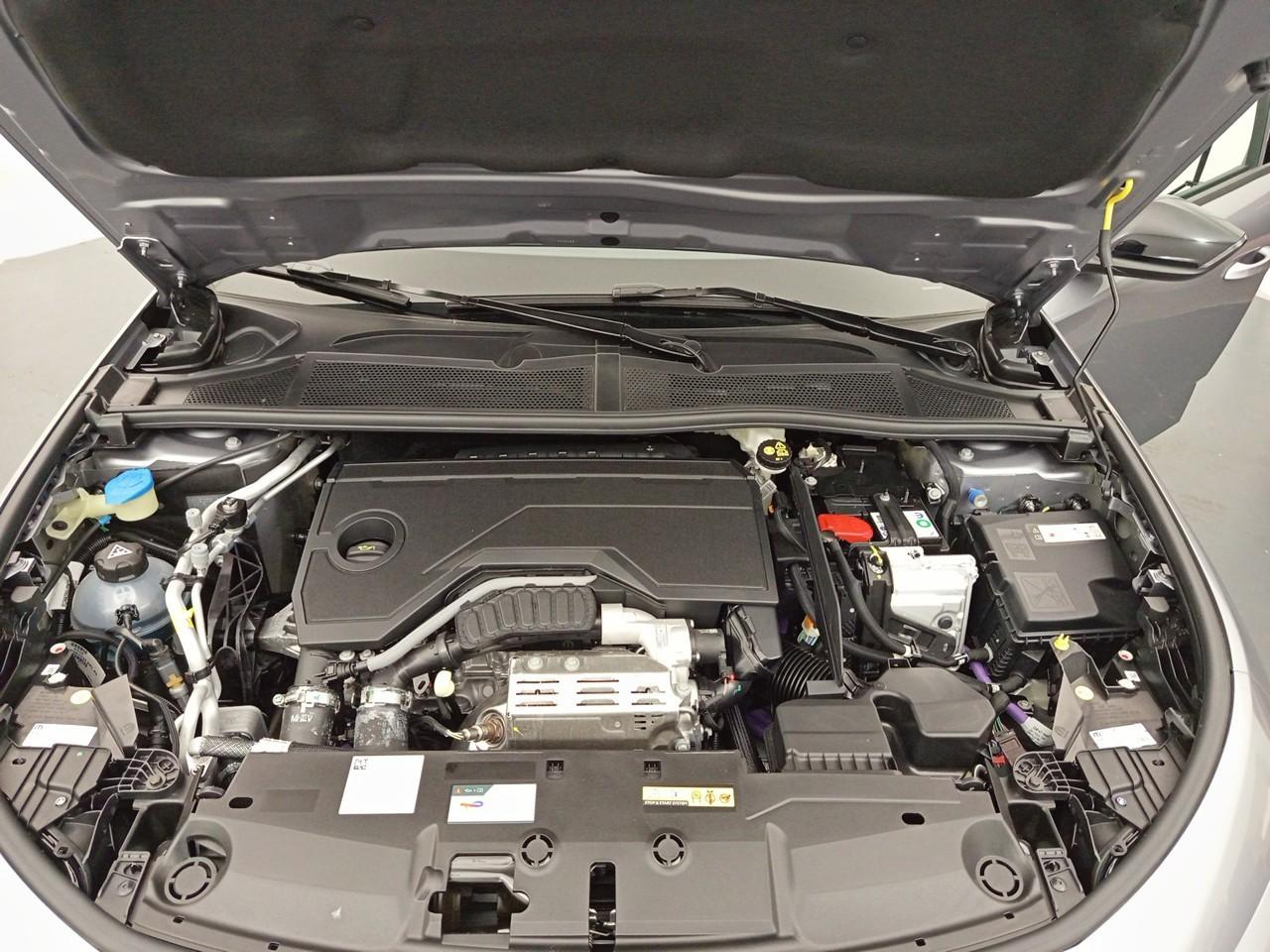 Peugeot 308 hybrid 145 e-dcs6 allure — photo 15