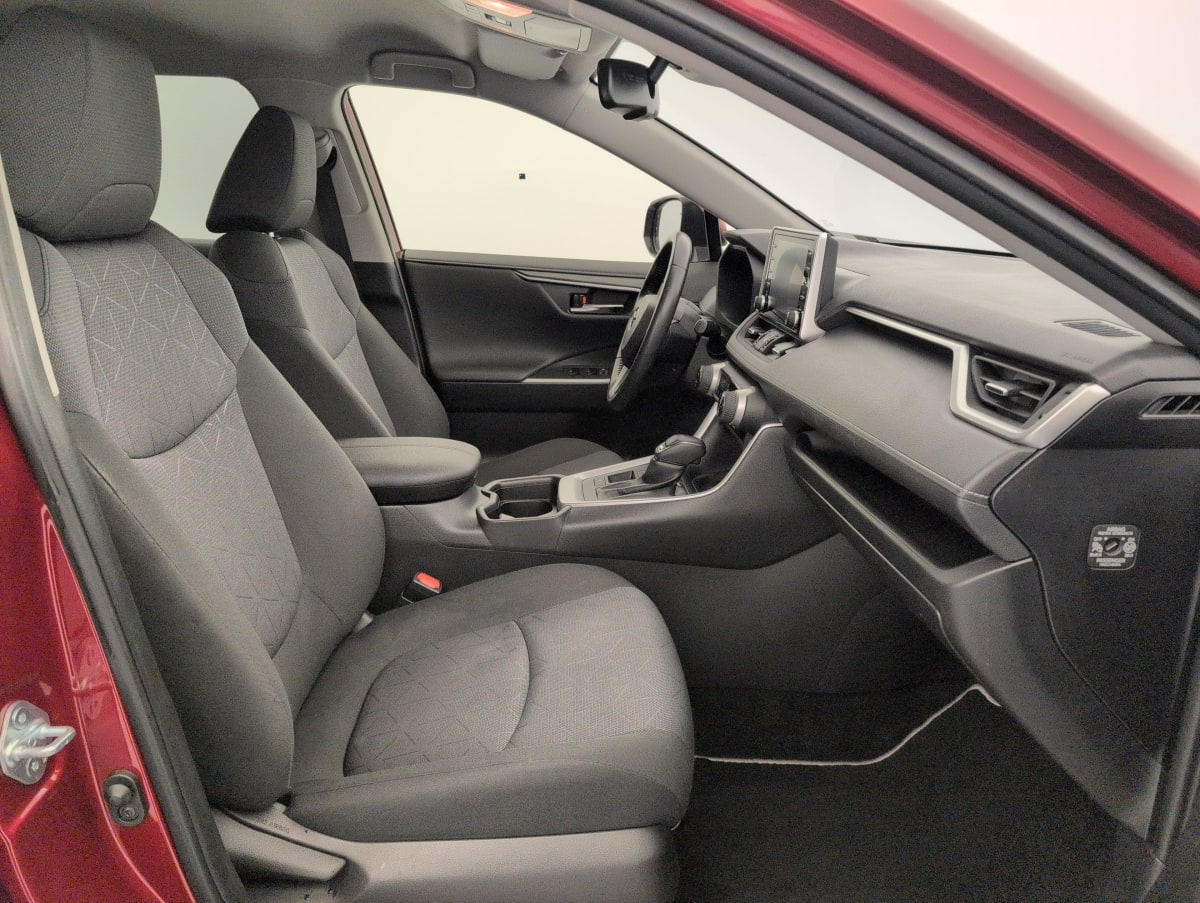 Toyota RAV 4 — photo 13