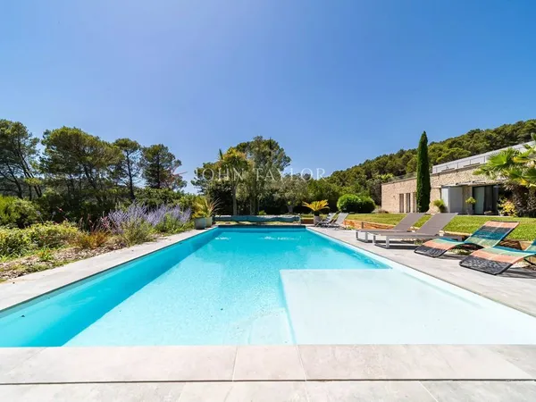 Villa 6 pièces 218 m²