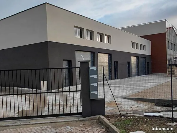Dépôt/entrepôt de stockage