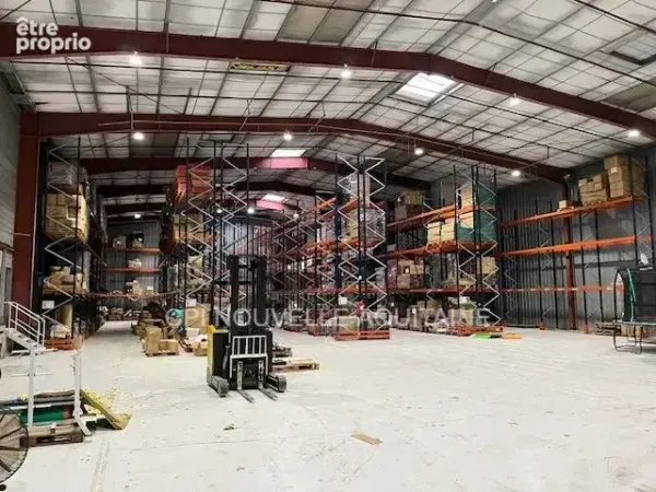 Commerce 2 018 m² à vendre à La Couronne (16400)