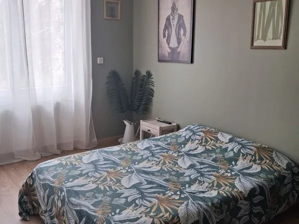 Chambre meublée en colocation