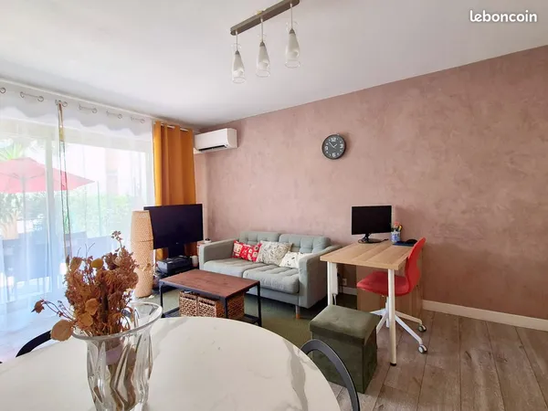 À vendre: 2 pièces avec jardin privatif et garage fermé en sus- Nice Secteur Pessicart / Plateau du 