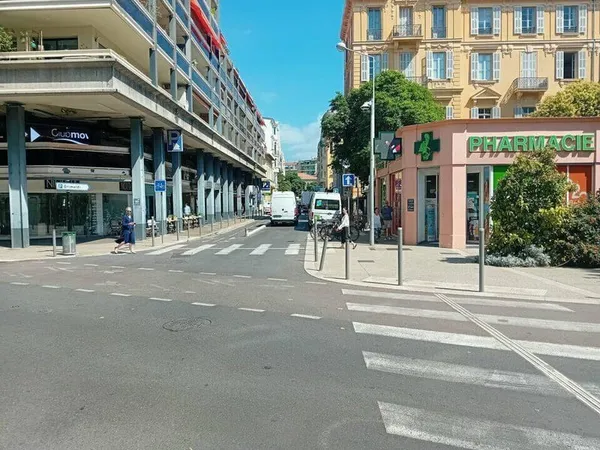 Local commercial 80 m²