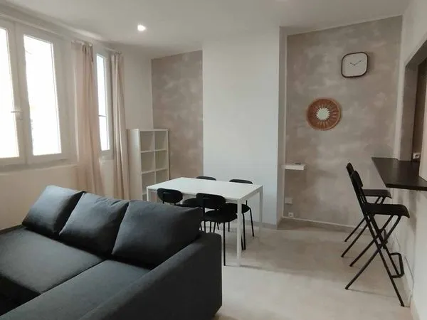 F3 de 67m2entièrement rénové-DPE A/A-Meublé-Béziers centre en rez de chaussée sur élevé
