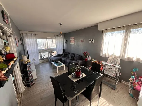 EXCLUSIVITE APPARTEMENT T4 AVEC TOUTE COMMODITE AU PIED DE L'IMMEUBLE