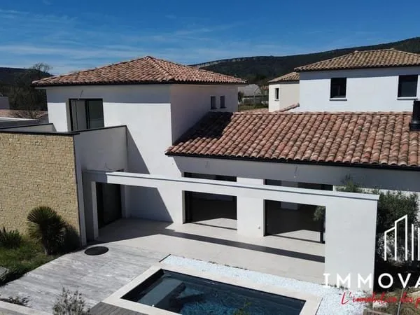 MAISON RECENTE