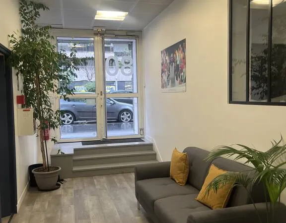 Bureau 60 m²