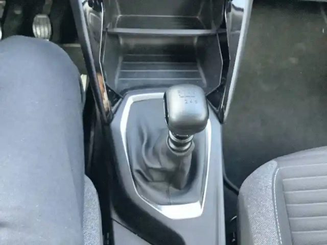 Peugeot 2008 puretech 100 s&amp;s bvm6 — photo 14