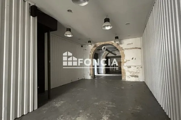 Local 6 pièces 346 m²