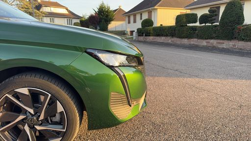 Peugeot 308 1.6 PureTech 180 Hybrid EAT8 - Allure Pack – 2022 – 42191 km – Hybride rechargeable – Boîte Automatique — photo 11