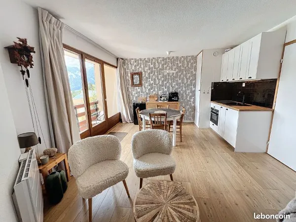 Appartement de charme entièrement rénové, vue montagnes