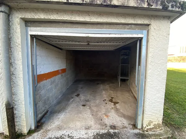 GARAGE SÉCURISÉ EN RÉSIDENCE - RUE DE LONGVIC