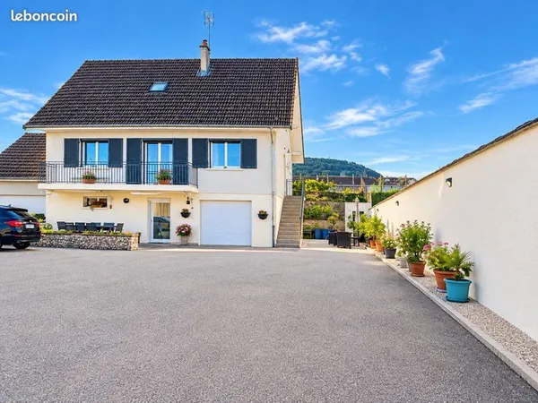 Ensemble immobilier maison + hangar