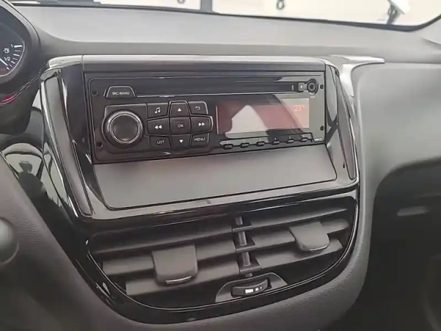 Peugeot 208 puretech 68ch bvm5 — photo 15