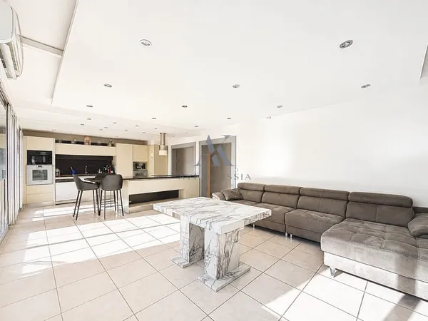 Décines-Charpieu Appartement meublé de 93,77 m2 3 chambr