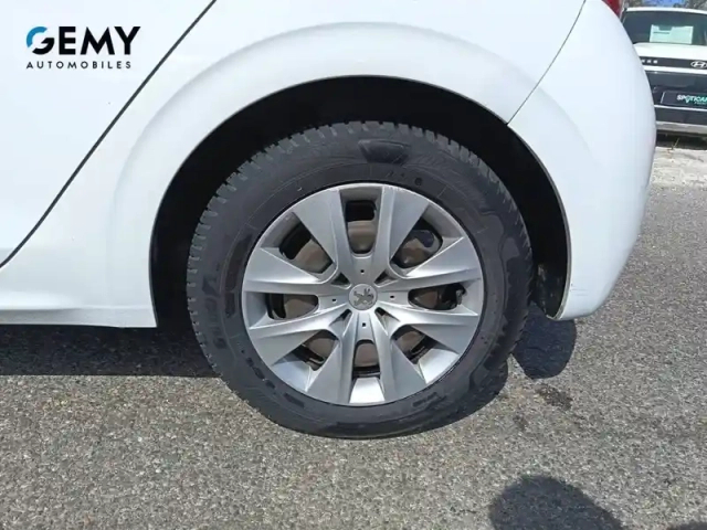 Peugeot 208 puretech 68ch bvm5 — photo 11