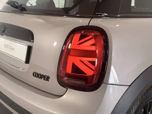 Mini Mini hatch 3 portes cooper 136 ch dkg7 — photo 18