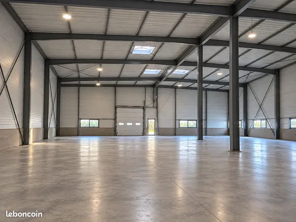 Entrepôt 500 m² - Isolé - HSP 6 m - Porte sectionnelle - Parking - Ales