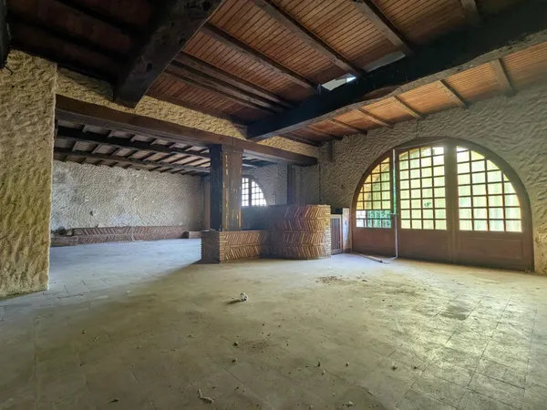 Ensemble de caractère à fort potentiel - Bâti historique de plus de 400m2 sur terrain de 2160m2.